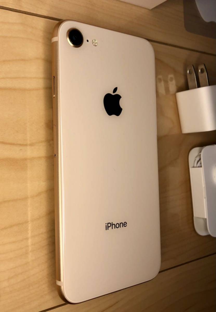 iPhone8 64GB シルバー 中古スマホ販売店 CAストア
