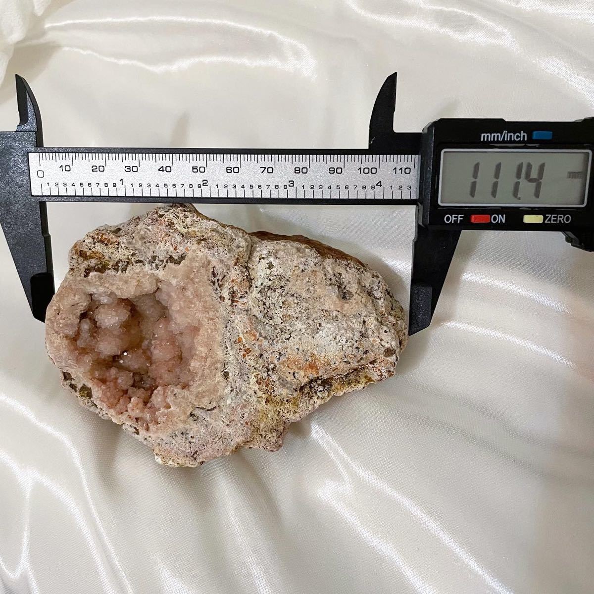【売り切りSALE】 ピンクアメジスト　ピンク　アメジスト　鉱物標本　 天然石　鉱物　原石　パワーストーン ジオード