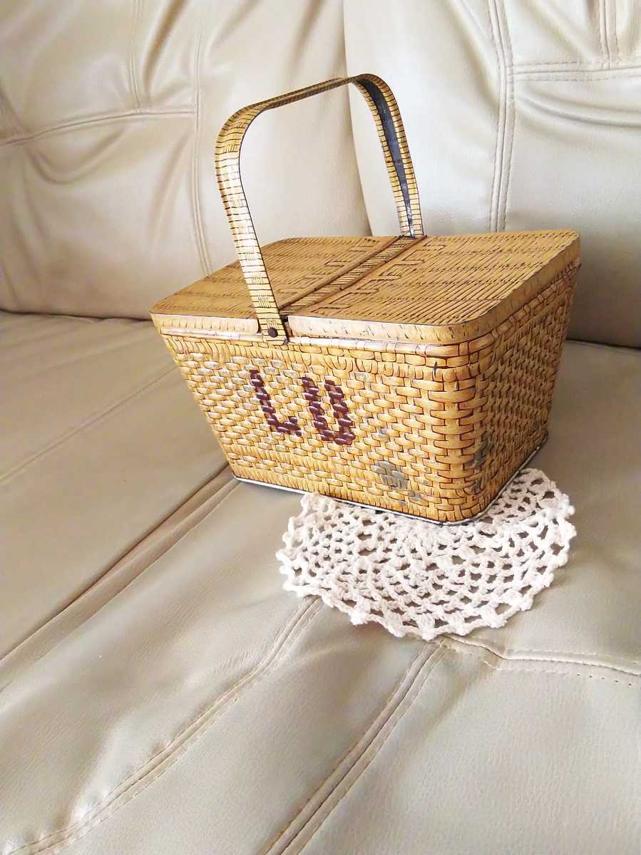  Father's day rare France antique LU can biscuit basket rattan pannier basket antique tin plate screw k doll na-salimeru abrasion race furniture 