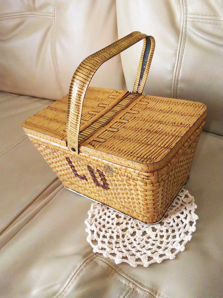  Father's day rare France antique LU can biscuit basket rattan pannier basket antique tin plate screw k doll na-salimeru abrasion race furniture 