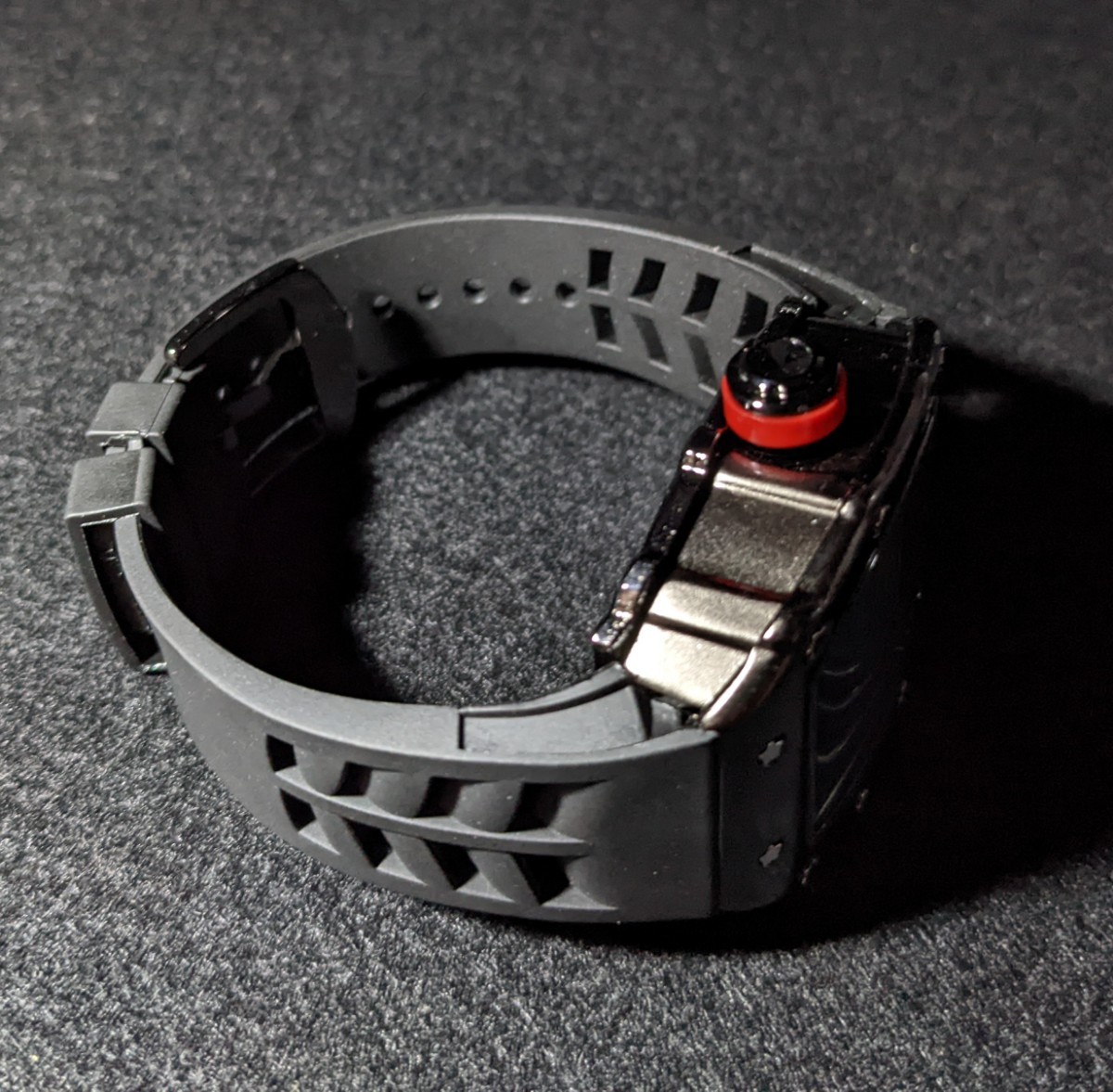 新品 腕時計 リシャールミルtype クオーツ オマージュウォッチ ラバー トノー ブラック MAKLON製
