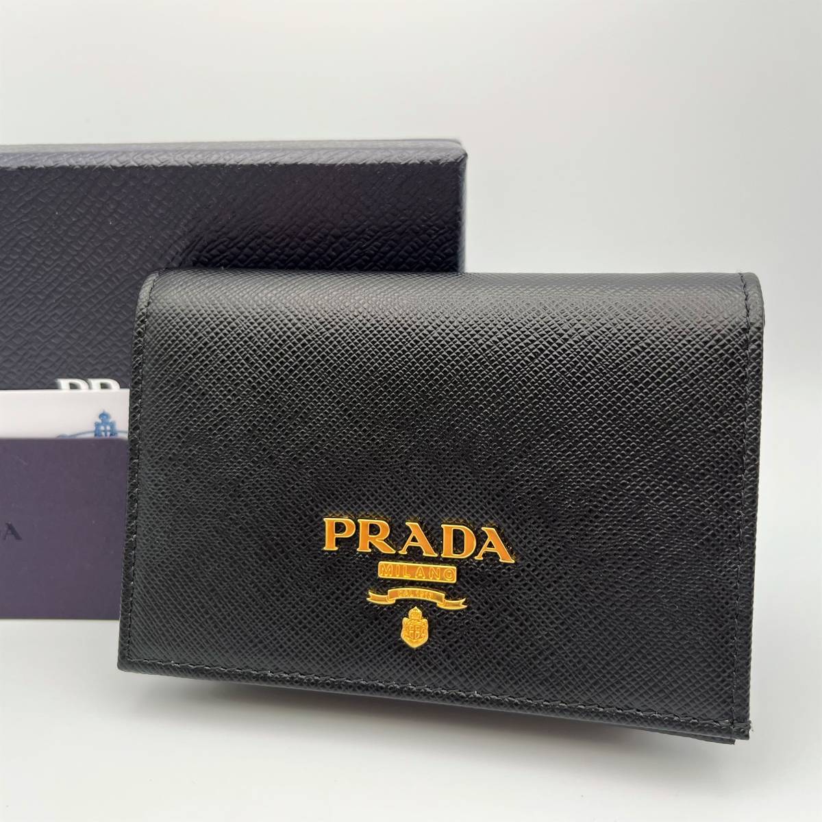 未使用品】プラダ 1MV021 サフィアーノ 二つ折り財布 ブラック ロゴ