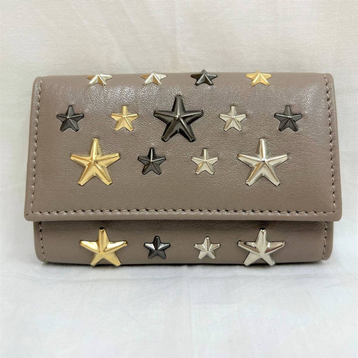 【極美品】ジミーチュウ ネプチューン 6連 キーケース 003217 ベージュ スター スタッズ レザー メンズ レディース メタリック JIMMY CHOO