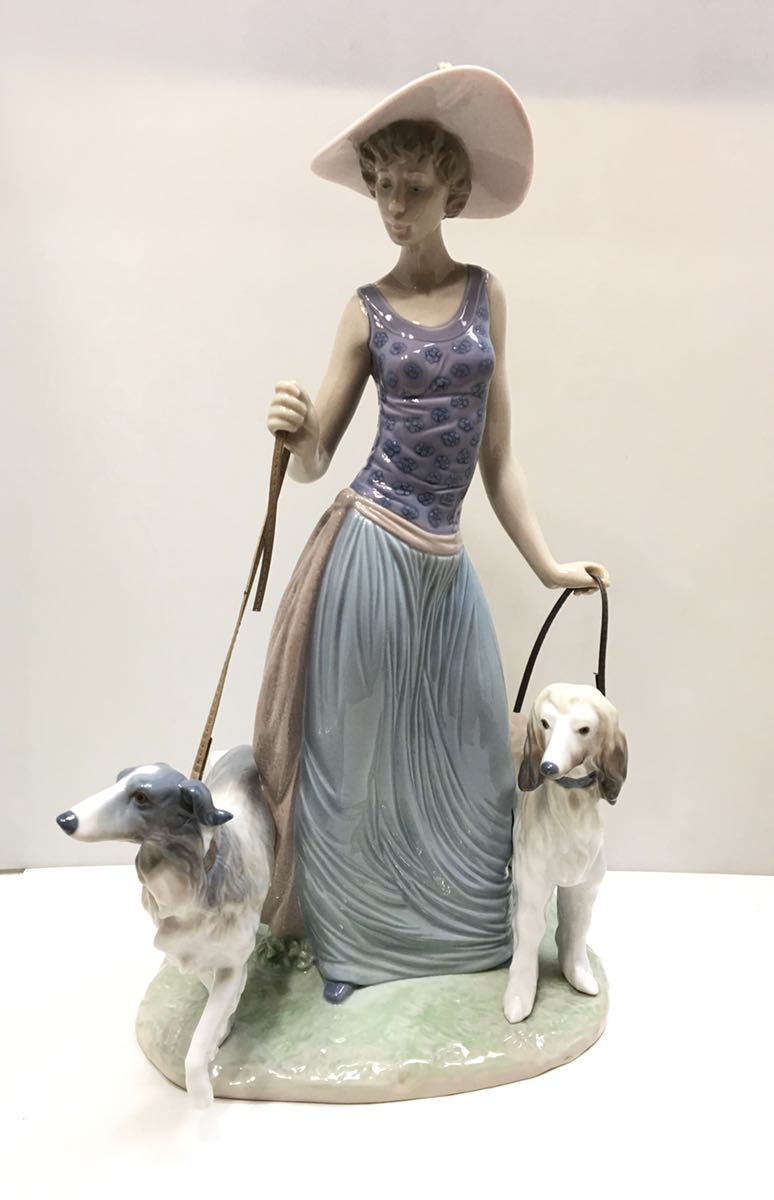 少女と犬・置物・飾り物 - 彫刻