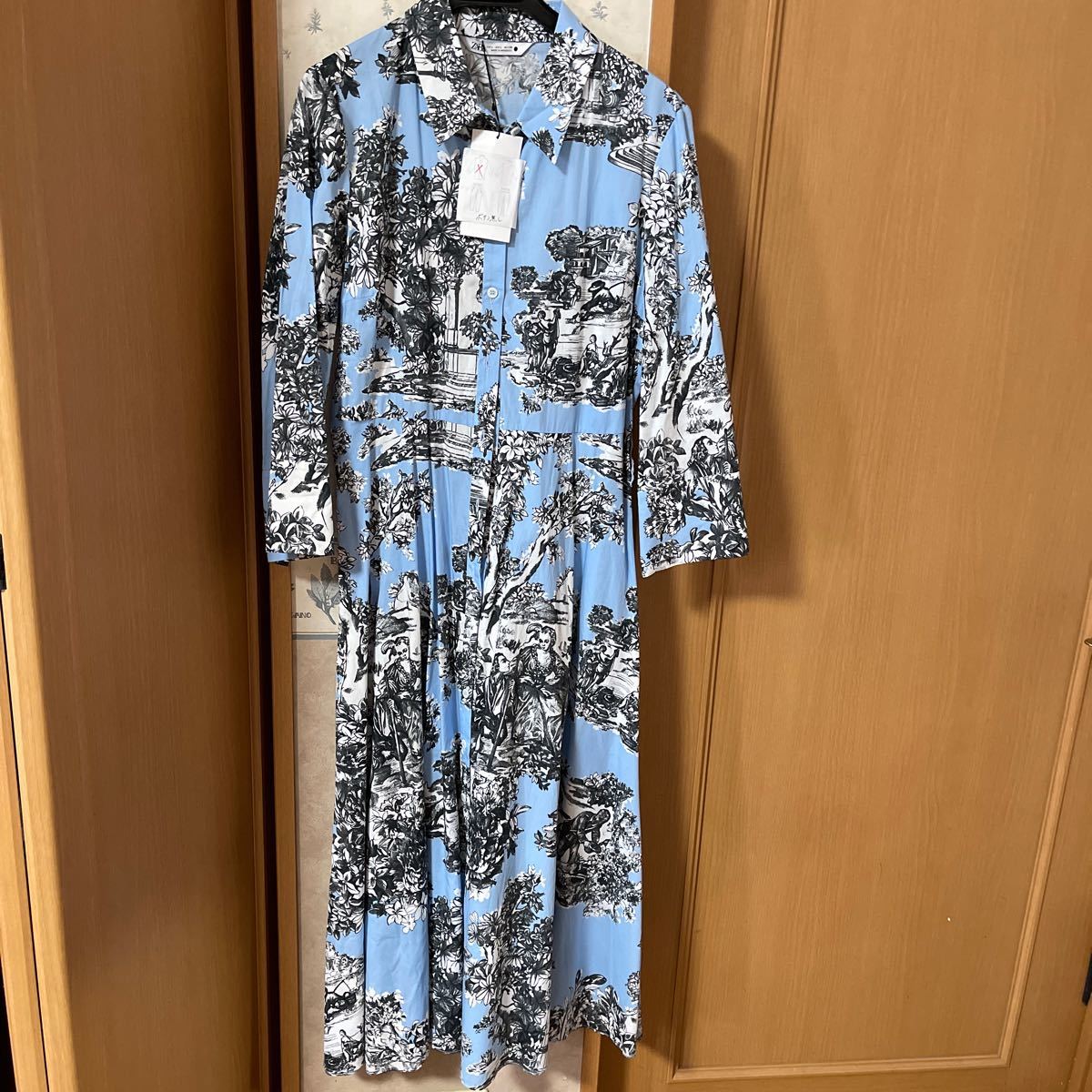 新品未使用タグ付き ZARA 柄シャツロングワンピース アウトレット購入 新品未使用タグ付き ZARA 柄シャツロングワンピース アウトレット購入