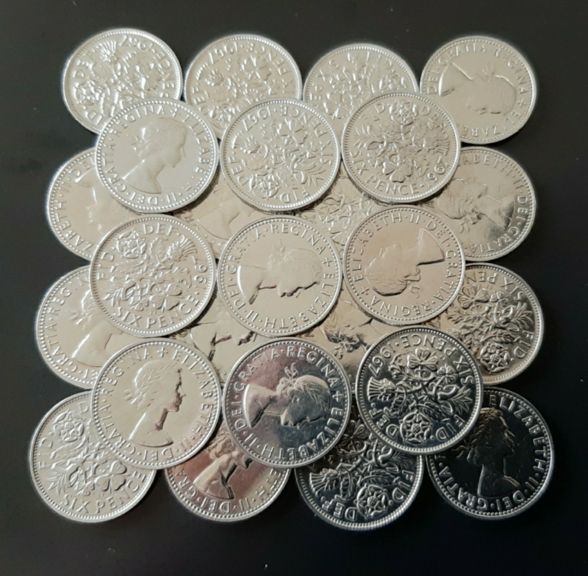 分類古銭英国の幸せのシックスペンス100枚セット イギリス からラッキー6ペンスウエディングコイン美品です 本物 19.5mm