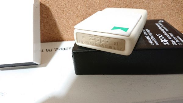 ZIPPO 　ジッポ　マルボロ　カスタム品　メンソール　ホワイト　未使用　+　マッチケース　 未使用　送料185円_画像5