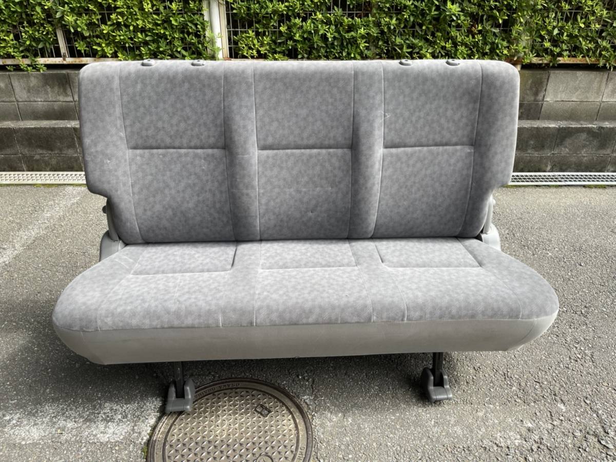 トヨタ純正 セカンドシート リアシート ヘッドレストなし TRH200