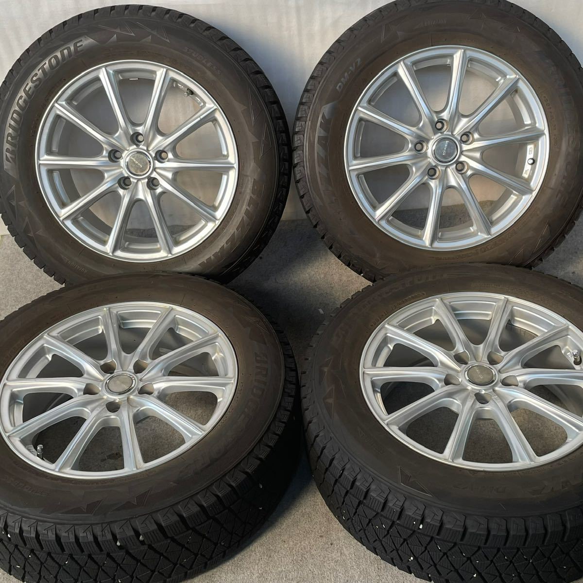 綺麗！バリ溝。BRIDGESTONE ECO FORME SE-15 17インチ×7J＋45 114.3/5穴BRIDGESTONE 225/65R17スタッドレス4本。アルファードエスティマ_画像1