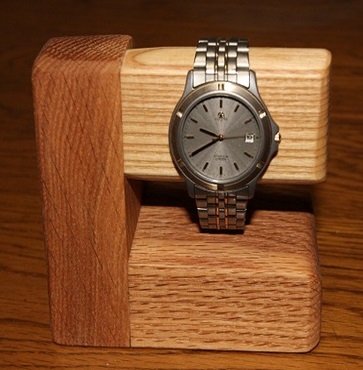 腕時計スタンド（材質：タモ）サイズ：101ＷＸ60ＤＸ92Ｈ（205ｇ）の画像1