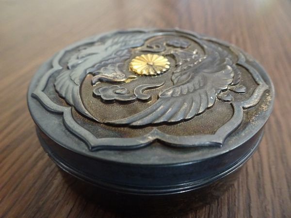皇室御下賜品 香盒形 鴛鴦菊文 銀製 ボンボニエール 昭和34年 明仁親王