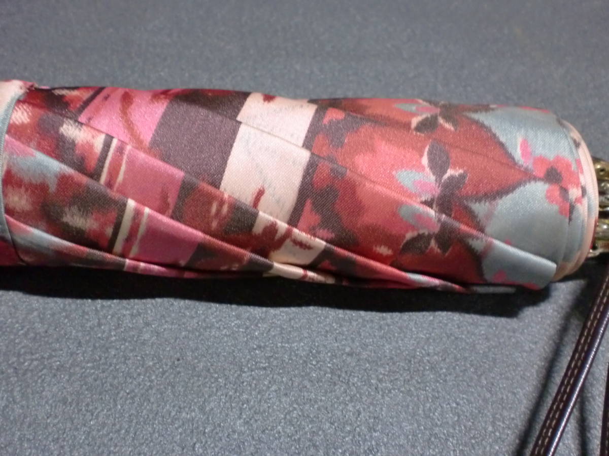 日本製　折りたたみ傘　レディース　表側はベージュ、内側は鮮やかな動物柄　　　　　　　ta-7　_画像4