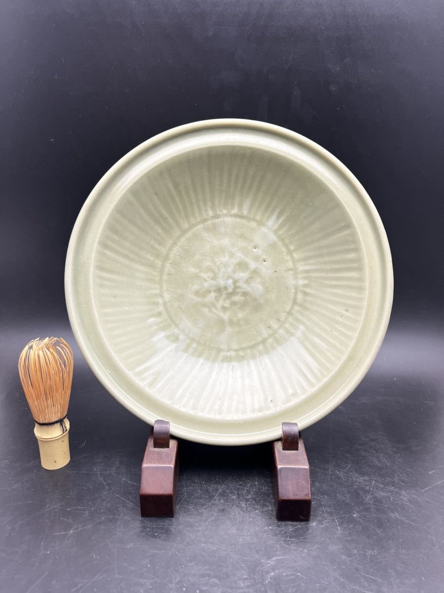 白翼】天龍寺青磁 陽刻花文 鎬 平鉢 ☆ 唐物 煎茶 中国 古玩
