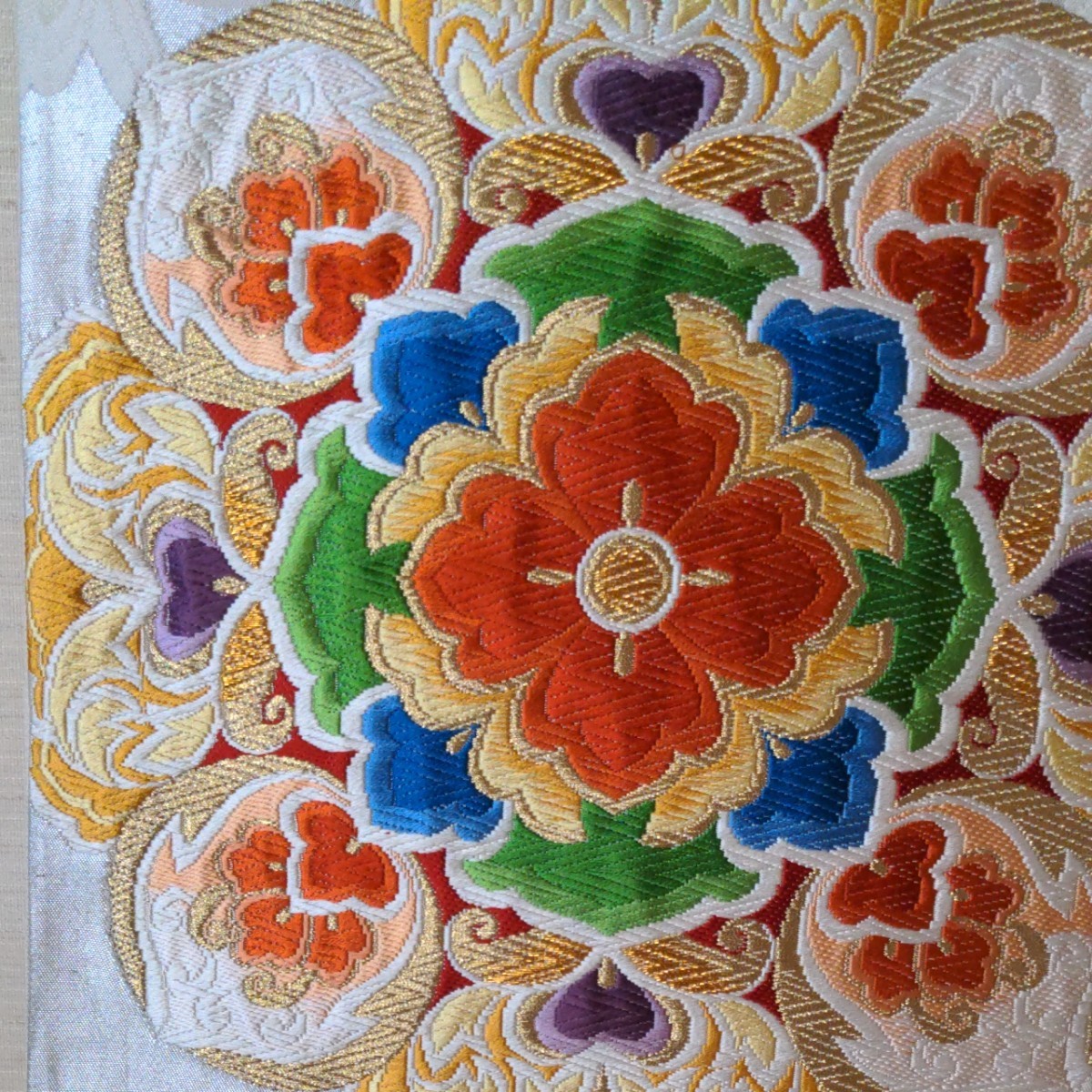 正絹豪華刺繍袋帯シルバーベージュ地に色とりどり刺繍　最終お値下げしました　宅急便配送になります。