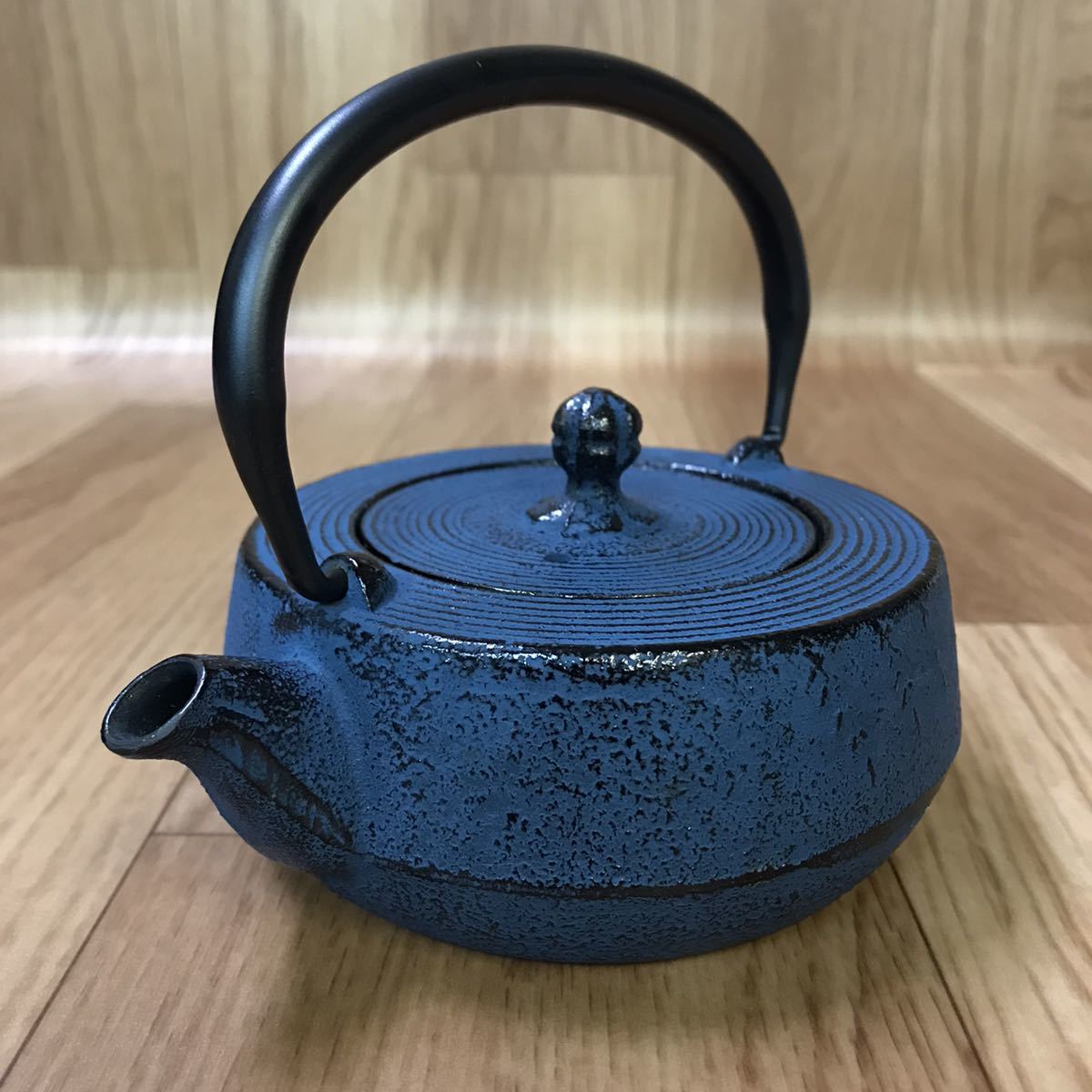 送料無料/未使用品/南部鉄 急須鉄瓶 平寸筒 青 0 3L/南部鉄器 送料無料/未使用品/南部鉄 急須鉄瓶 平寸筒 青 0 3L/南部鉄器