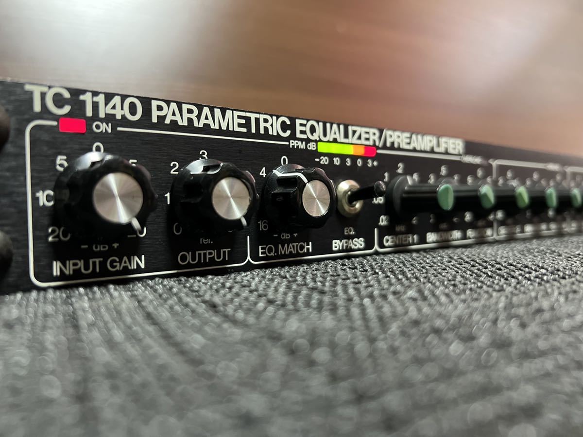 TC Electronic TC1140 PARAMETRIC EQUALIZER/PREAMPLIFIER TC Electronic TC1140 PARAMETRIC EQUALIZER/PREAMPLIFIER