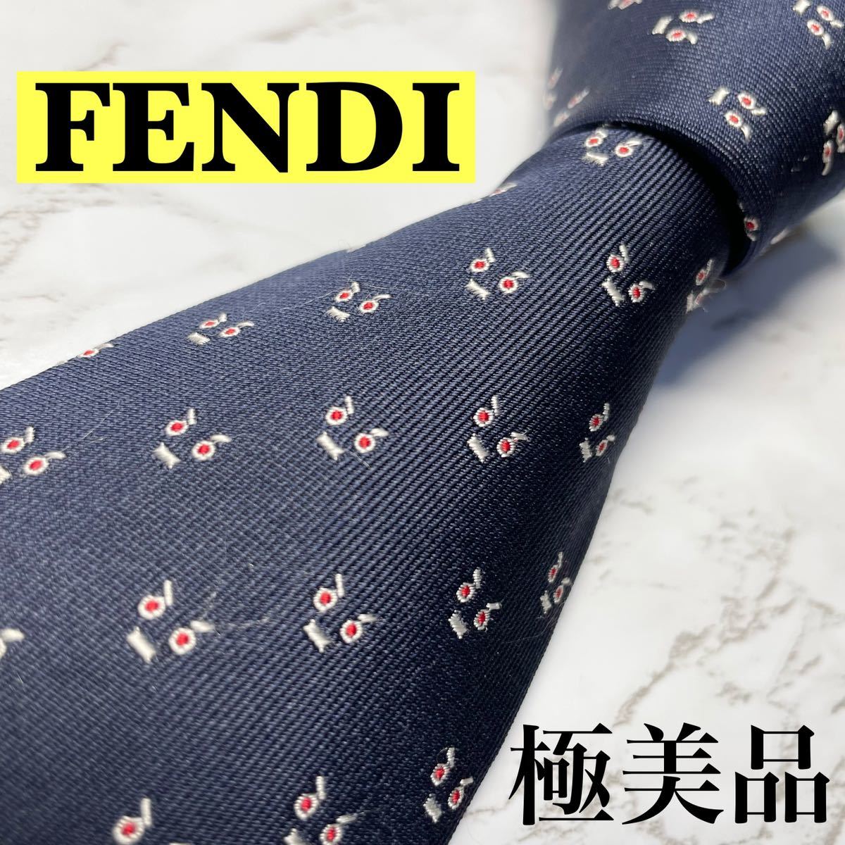 モデル着用＆注目アイテム 美品 FENDI フェンディ ネクタイ 総ロゴ