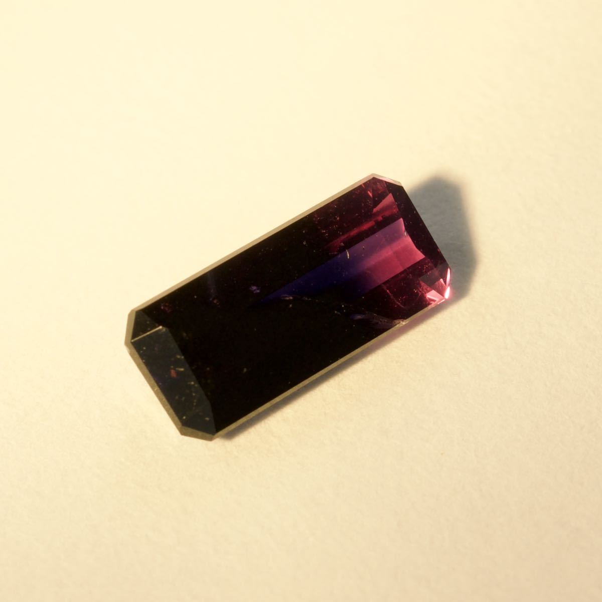 超格安一点 天然バイカラーサファイア/ルース/重さ0.71ct/サイズ横7.7x