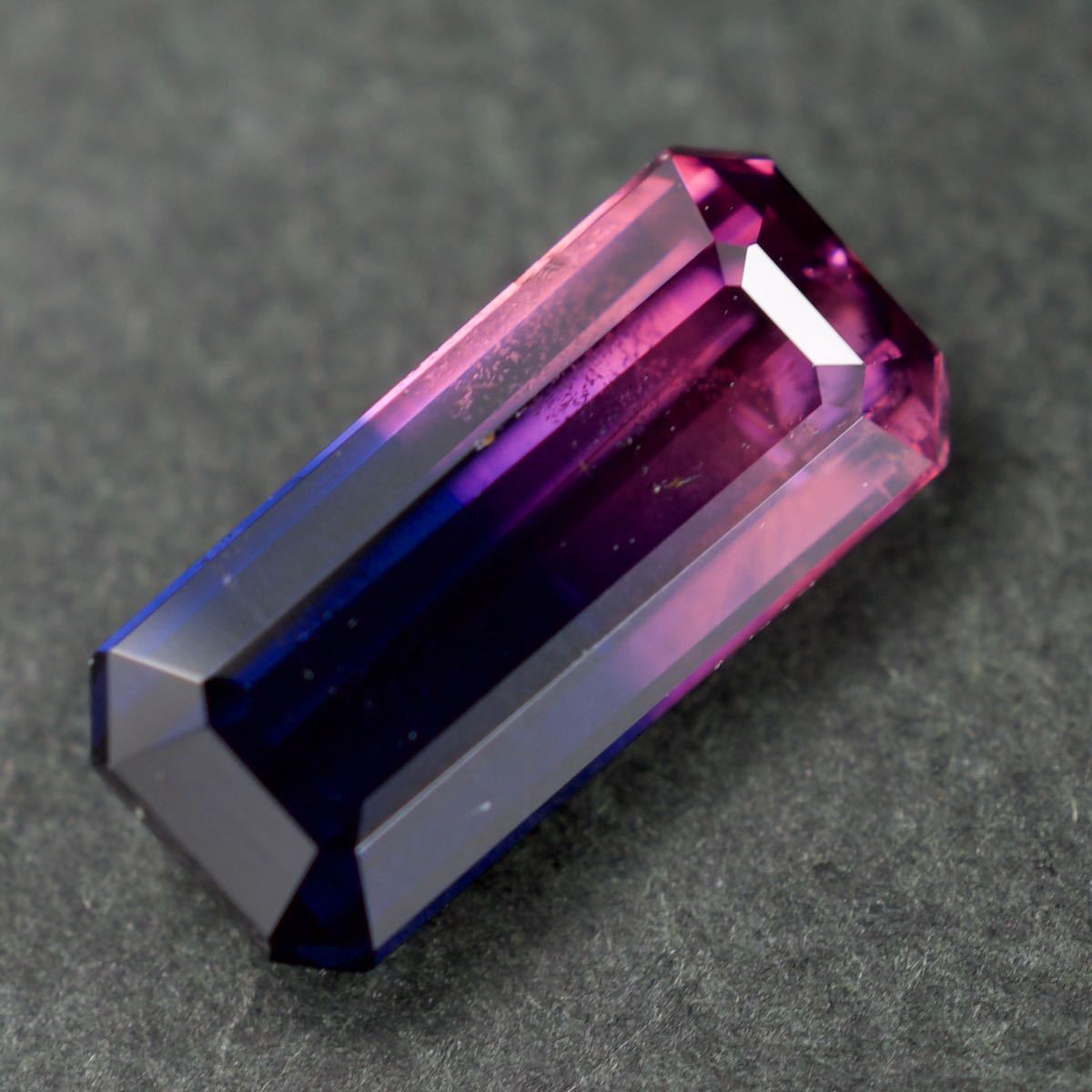 高評価！ 天然バイカラーサファイア/ルース/重さ1.40ct/サイズ横9.5x縦