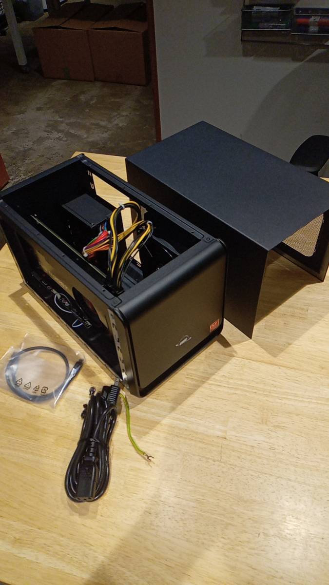 外付けGPUボックス eGPU Mercury Helios VEGA ①