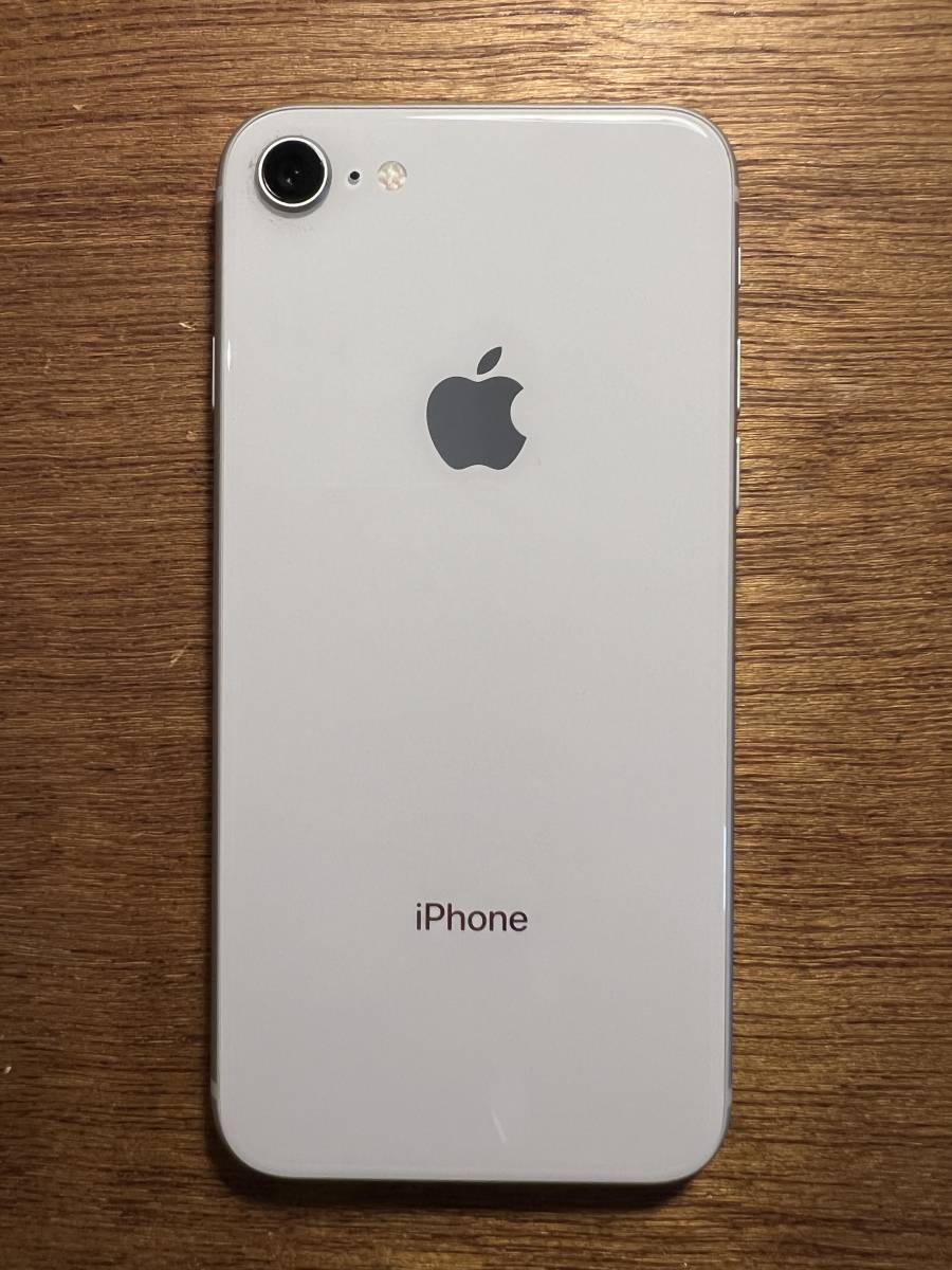 ■美品■iPhone 8 128GB■シルバー■2020年3月購入■SIMフリー■バッテリー81%_画像3