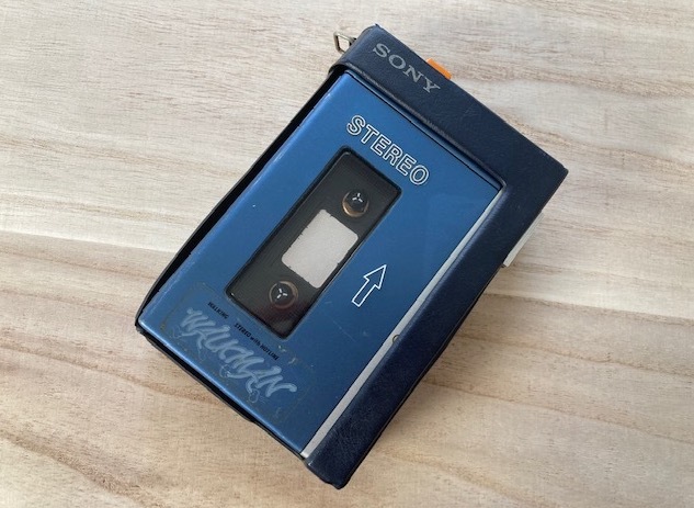 SONY WALKMAN TPS-L2 初代ウォークマン ケース付き SONY WALKMAN TPS-L2 初代ウォークマン ケース付き