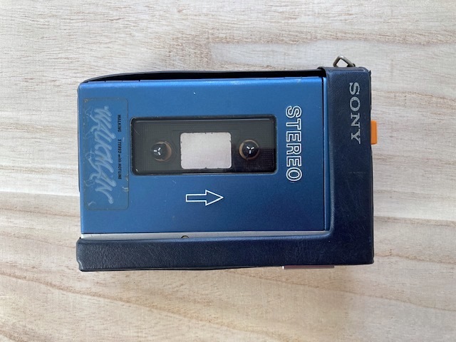 SONY WALKMAN TPS-L2 初代ウォークマン ケース付き SONY WALKMAN TPS-L2 初代ウォークマン ケース付き