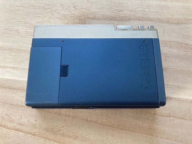 SONY WALKMAN TPS-L2 初代ウォークマン ケース付き SONY WALKMAN TPS-L2 初代ウォークマン ケース付き