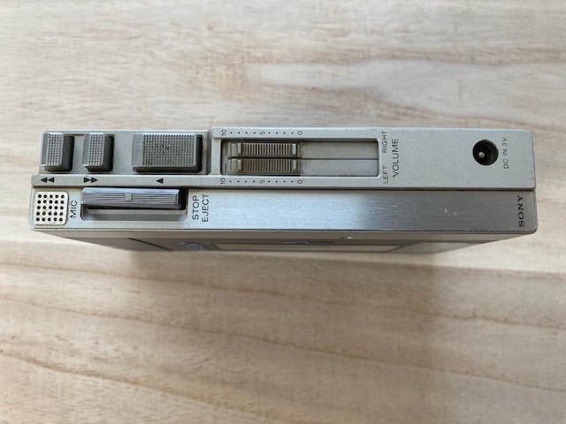 SONY WALKMAN TPS-L2 初代ウォークマン ケース付き SONY WALKMAN TPS-L2 初代ウォークマン ケース付き