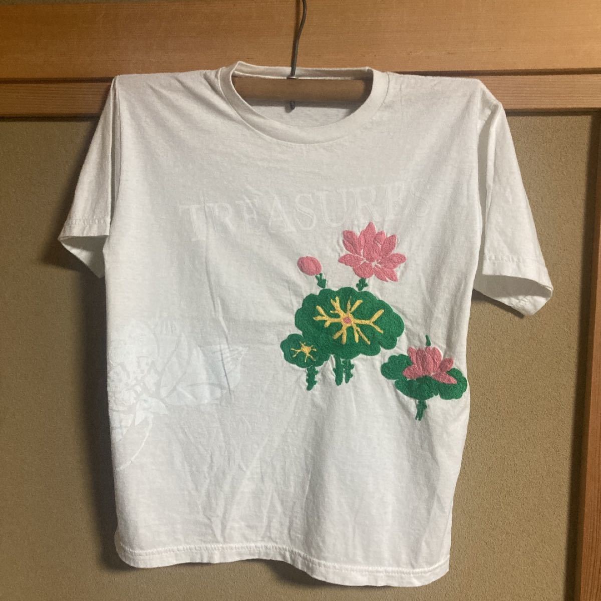 ガイジンメイド、ロータス刺繍+プリント半袖T-シャツ