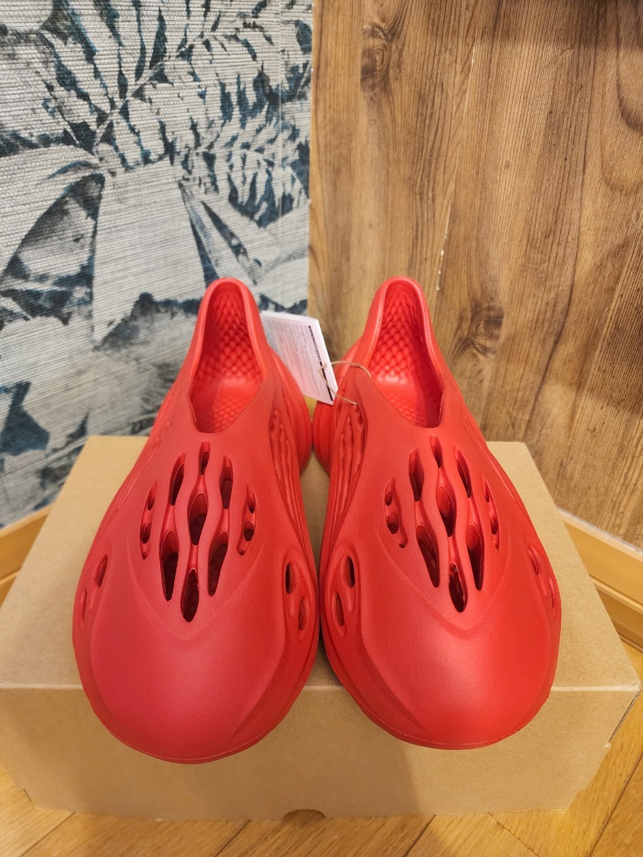 アディダス イージー フォームランナー ヴァーミリオン スニーカー サンダル adidas YEEZY Foam Runner