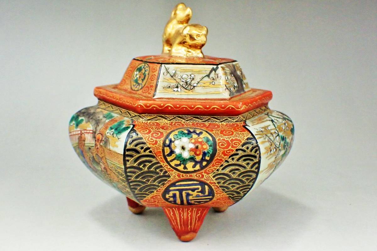  Kutani . three [ gold-painted porcelain hexagon lion censer ] unused storage goods / gold paint red . overglaze enamels flowers and birds map Go . person map Kutani K853