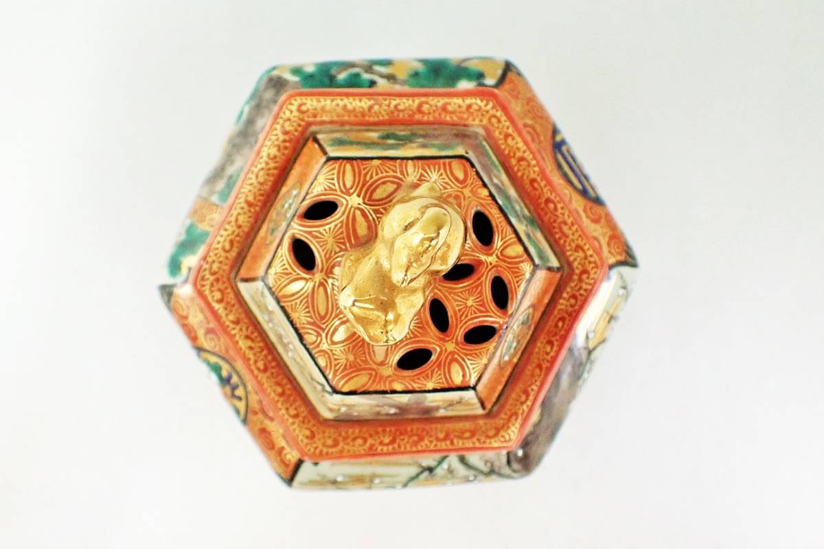  Kutani . three [ gold-painted porcelain hexagon lion censer ] unused storage goods / gold paint red . overglaze enamels flowers and birds map Go . person map Kutani K853