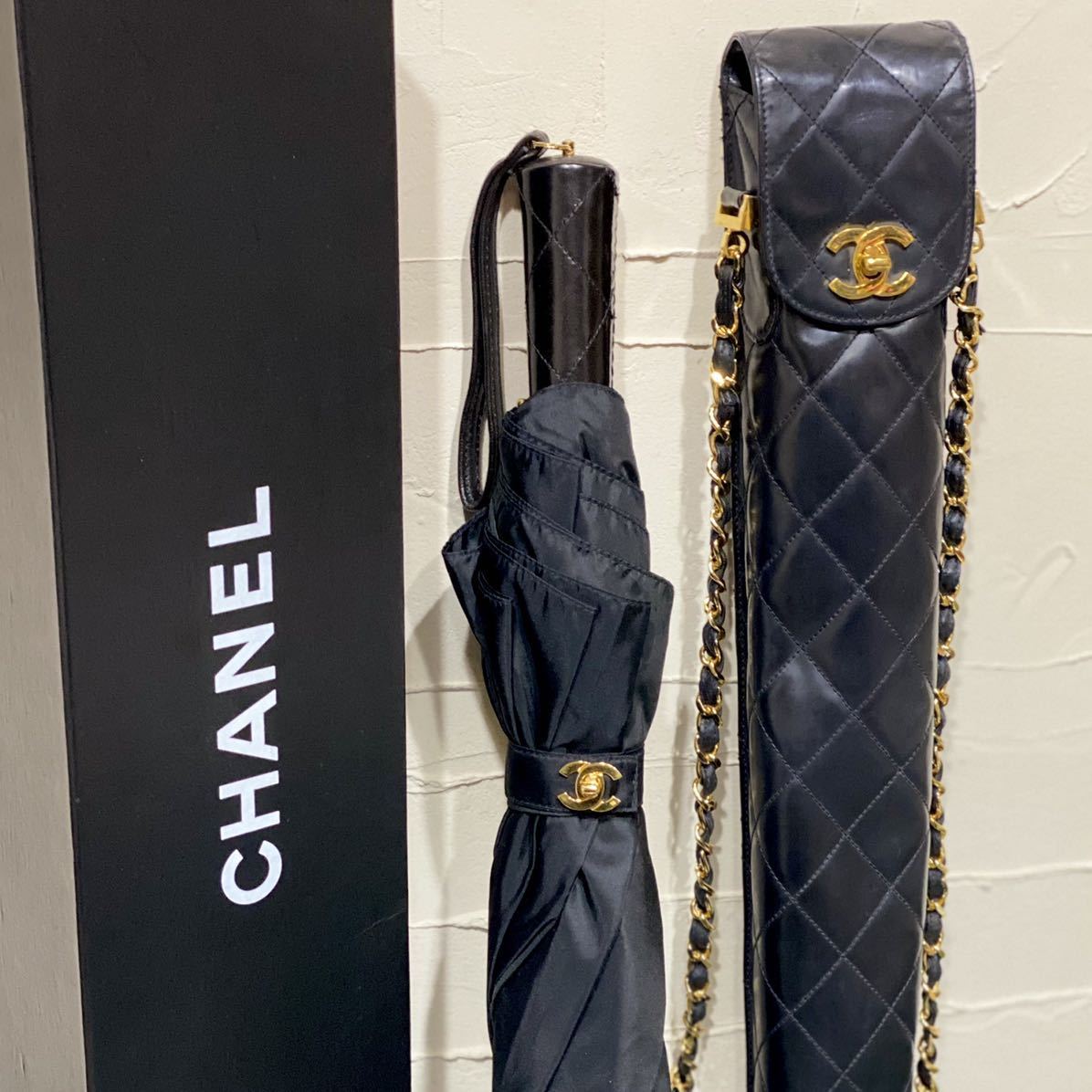 VINTAGE CHANEL ショルダーケース付き折り畳み傘 チェーンショルダーバッグ ターンロック金具 ブラック黒 PVCレザー オールド 斜め掛け_画像1