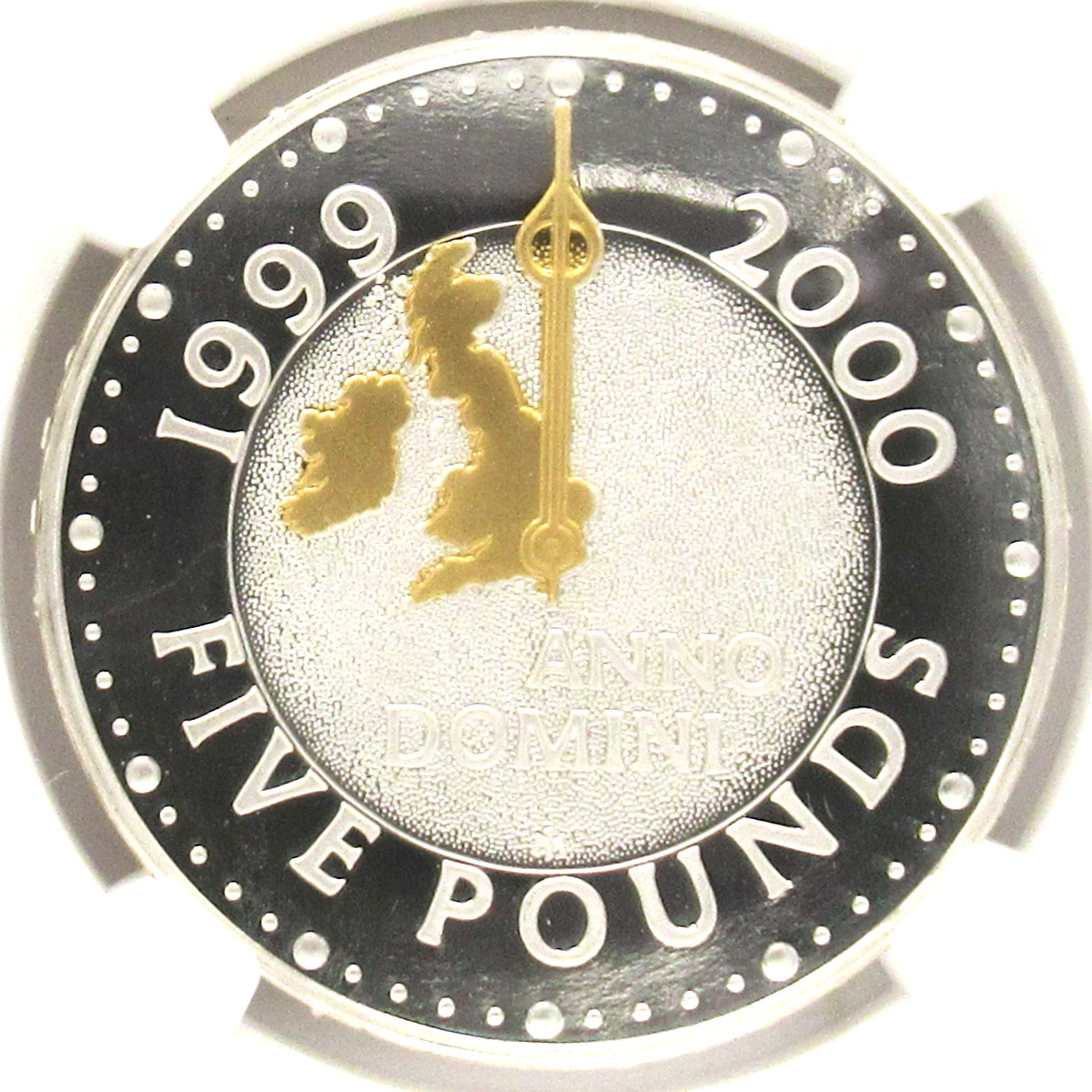 『高鑑定』2000年 イギリス 5ポンド銀貨 金メッキ仕様 NGC PF69 ULTRA CAMEO ミレニアム エリザベス2世 銀貨_画像1