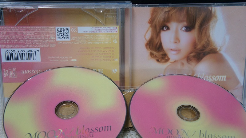14_00710 MOON / blossom [DVD付][ジャケットA] / Hamasaki Ayumi_画像1