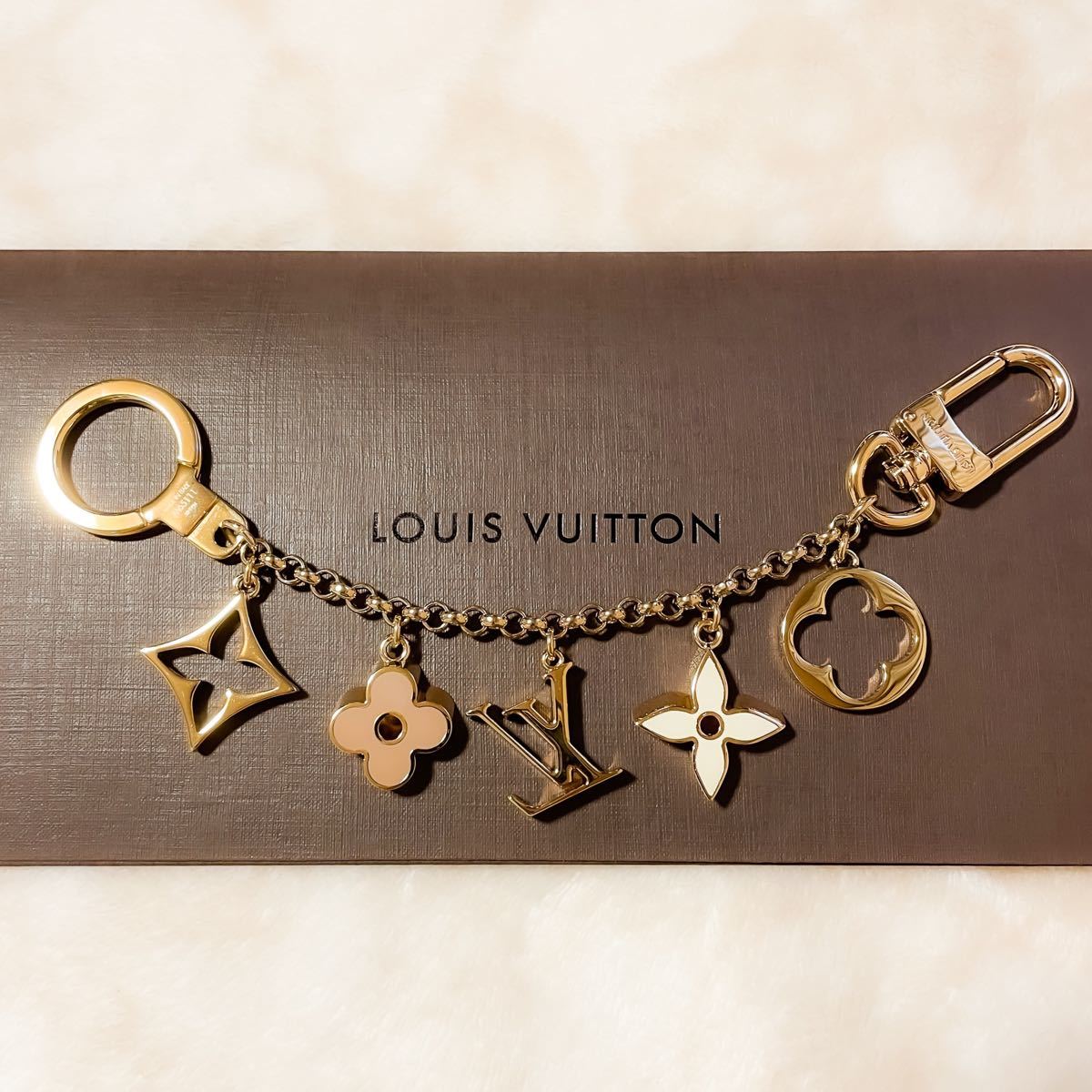 Louis Vuitton(ルイヴィトン)○バッグ チャーム チェーン フルール