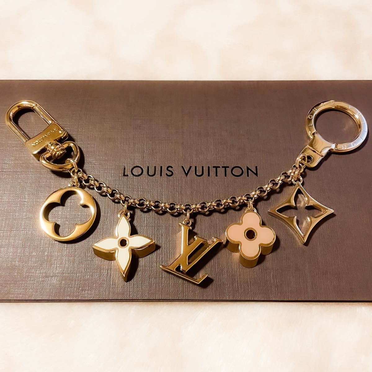 Louis Vuitton(ルイヴィトン)○バッグ チャーム チェーン フルール