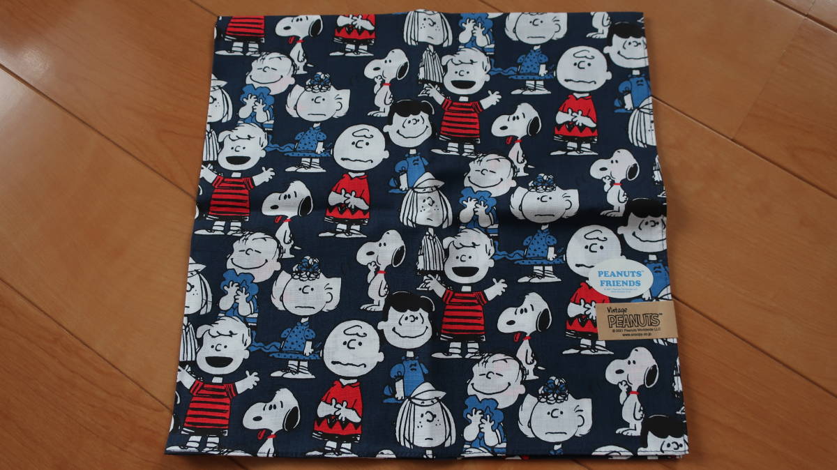 新品タグ付【PEANUTS　スヌーピー】約52×52cm　日本製　綿100%　大判 ハンカチ　3枚セット_画像5