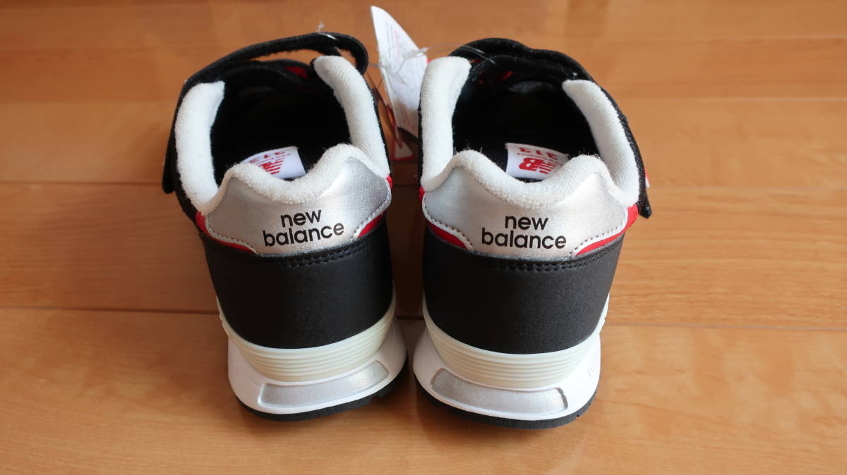 展示品　新品タグ付【ニューバランス newbalance】PO313 CR (W) ブラック/レッド　キッズシューズ スニーカー 　21ｃｍ_展示品の為、多少の汚れあり。