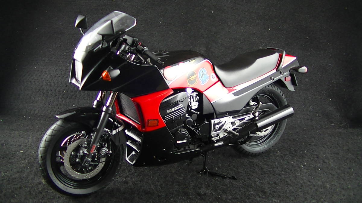 1 12 GPZ900R Ninja '85トップガンマーベリック仕様 - 模型