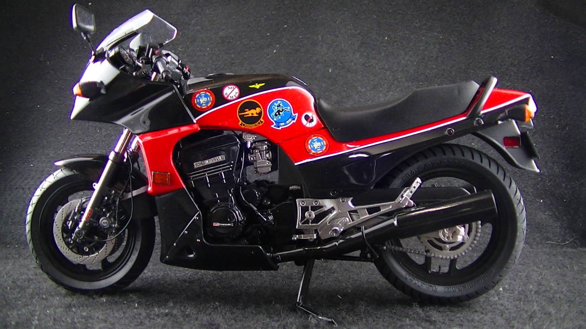 1 12 GPZ900R Ninja '85トップガンマーベリック仕様 - 模型