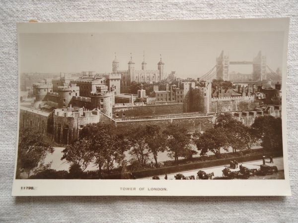 【絵葉書1枚】 TOWER OF LONDON /HUNT'S SERIES /SELFRIDGE & CO.LTD. /戦前ヴィンテージ都市街建築 ハガキ 24-11798の画像1
