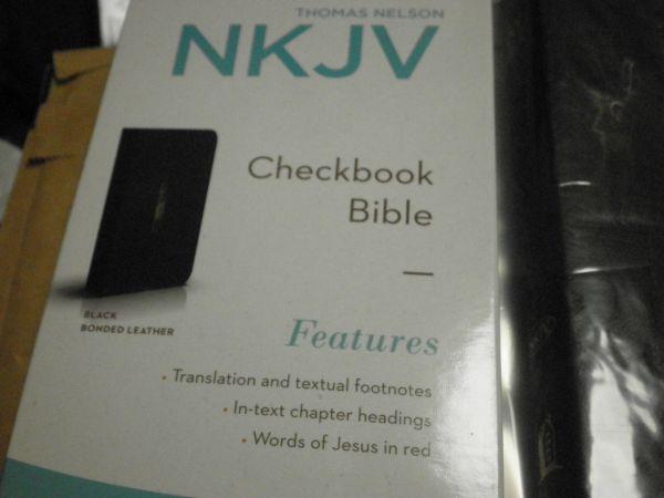 HOLY BIBLE TRAVEL FLIP-SNAP TYPE MINIBOOK INCLUDED OLD +NEW-TESTAMENTS FREESHIPMENT(minimum only)_画像2