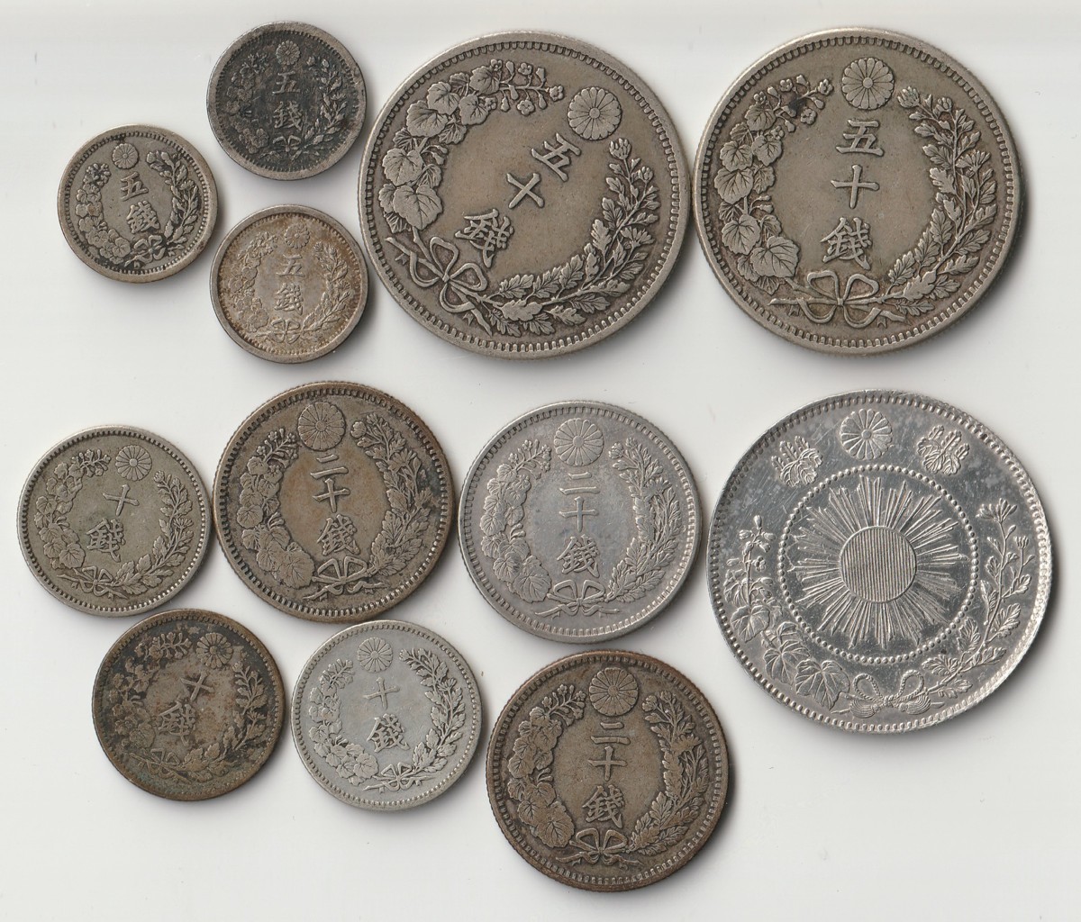 売れ筋】 明治8年 竜5銭銀貨 20821003 旧貨幣/金貨/銀貨/記念硬貨