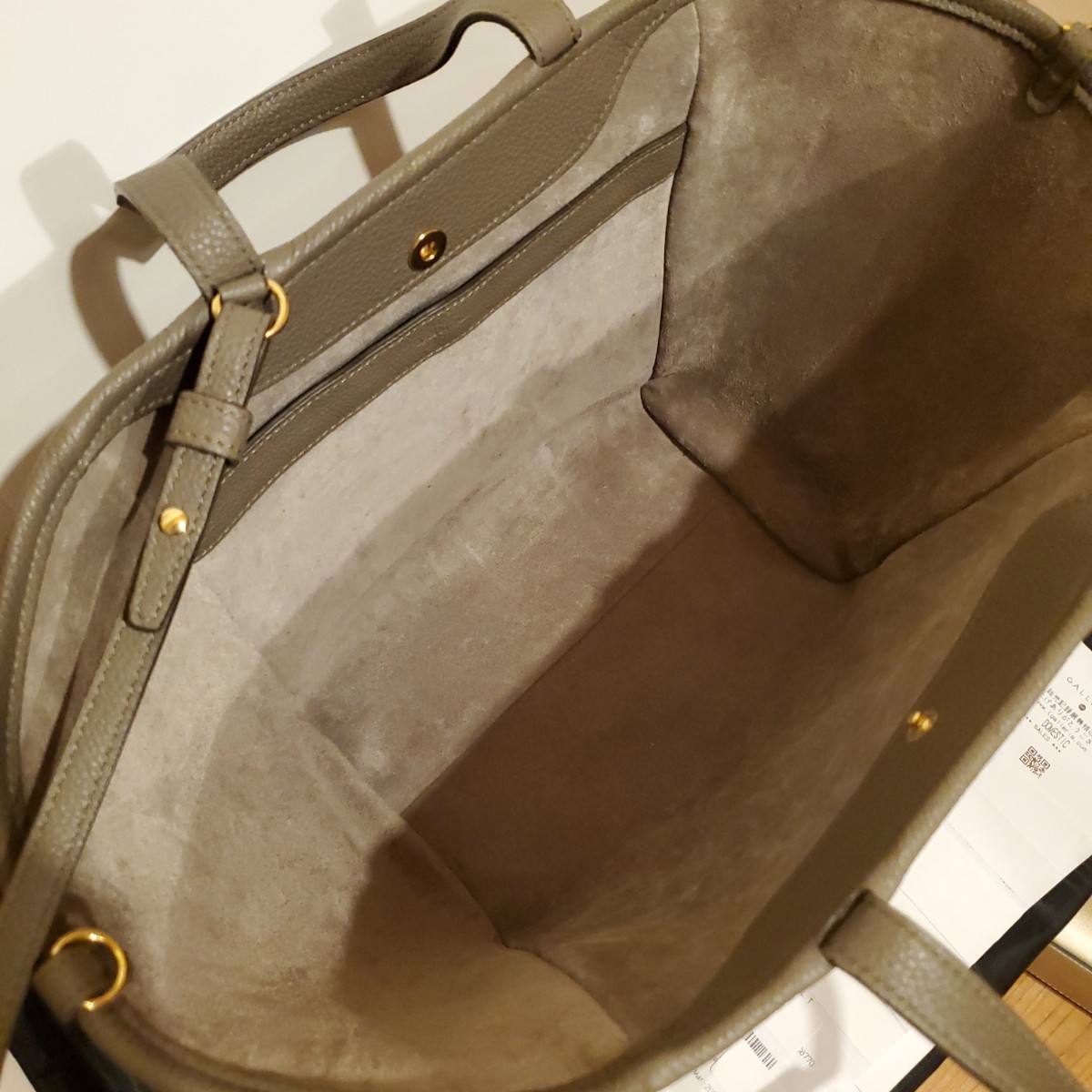 新品・未使用品 CELINE セリーヌ スモールフォールドカバ トープ 新品・未使用品 CELINE セリーヌ スモールフォールドカバ トープ