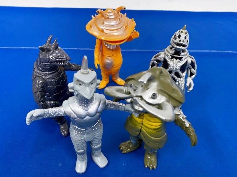 Yahoo!オークション - ウルトラマン ウルトラ怪獣 ソフビまとめ