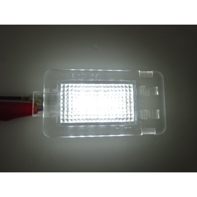 ボルボ C30 LED ラゲッジルームランプ トランクランプ ユニット交換タイプ キャンセラー 内蔵 2個セット 激白光_画像2