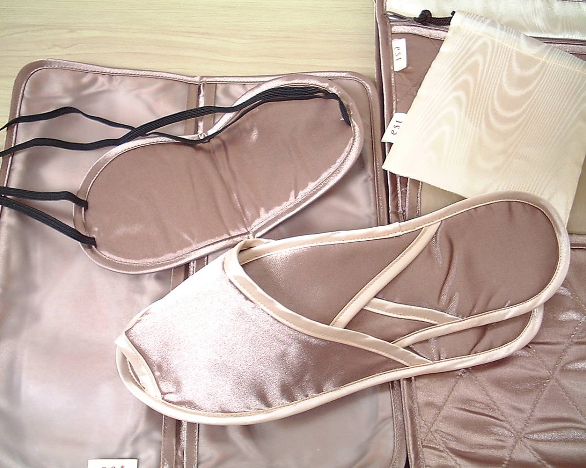 est* Kao * Est * not for sale ***[ travel pouch * Ran Jerry case ]*** mobile slippers * eye mask * luxury * champagne gold 