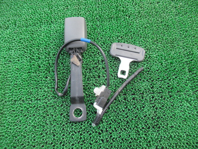  Move Custom правый передний ремень безопасности получить накладка catch пряжка водительское сиденье боковой правый передний RH оригинальный LA100S быстрое решение эпоха Heisei 23 год Daihatsu 